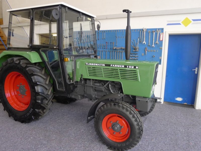 Fendt Farmer 102S mit Niedrigkabine Tractor - technikboerse.com