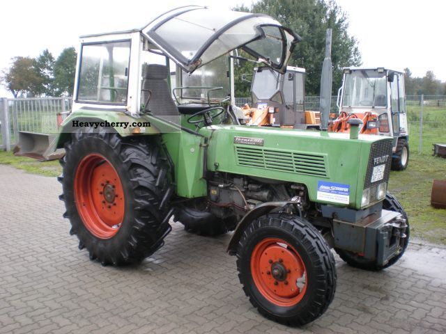 1977 Fendt Farmer 108 S Agricultural vehicle Tractor photo 1