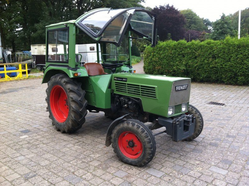 ... platforma :: Second-hand stroj Fendt Farmer 200 S Traktor - Prodano