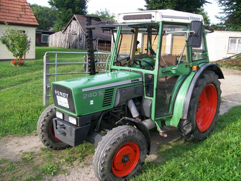Fendt FARMER 240 S Tracteur - technikboerse.com