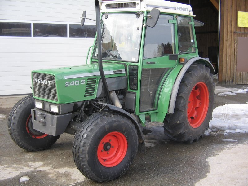 Fendt 240S Traktor - technikboerse.com