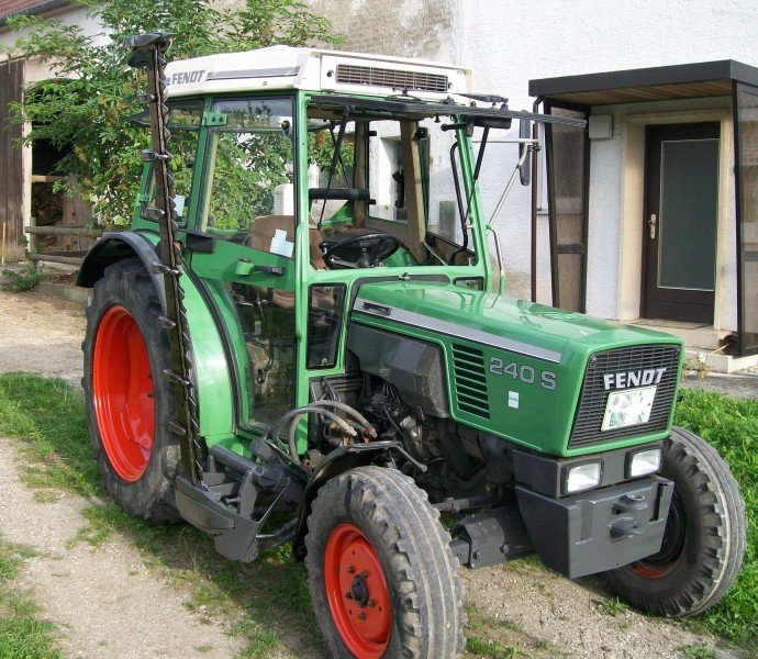 Traktor Fendt FARMER 240 S - technikboerse.com - Prodano