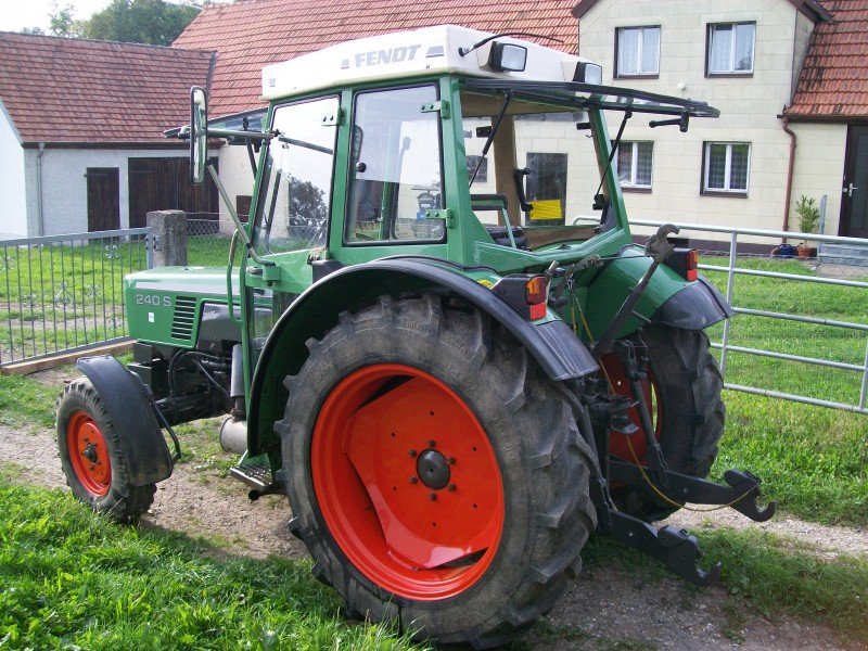 ... az első :: Használtgép Fendt FARMER 240 S traktor - eladva