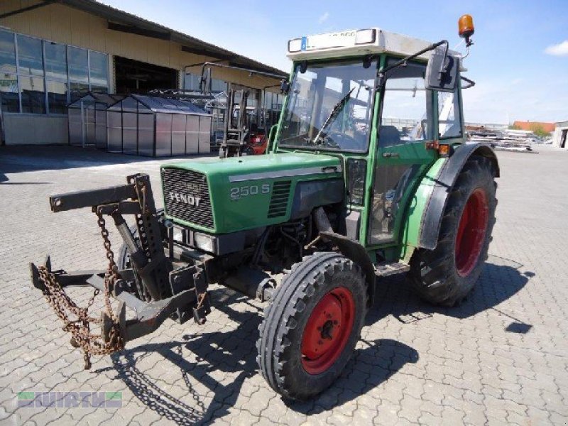 Fendt Farmer 250 S Traktor - technikboerse.com
