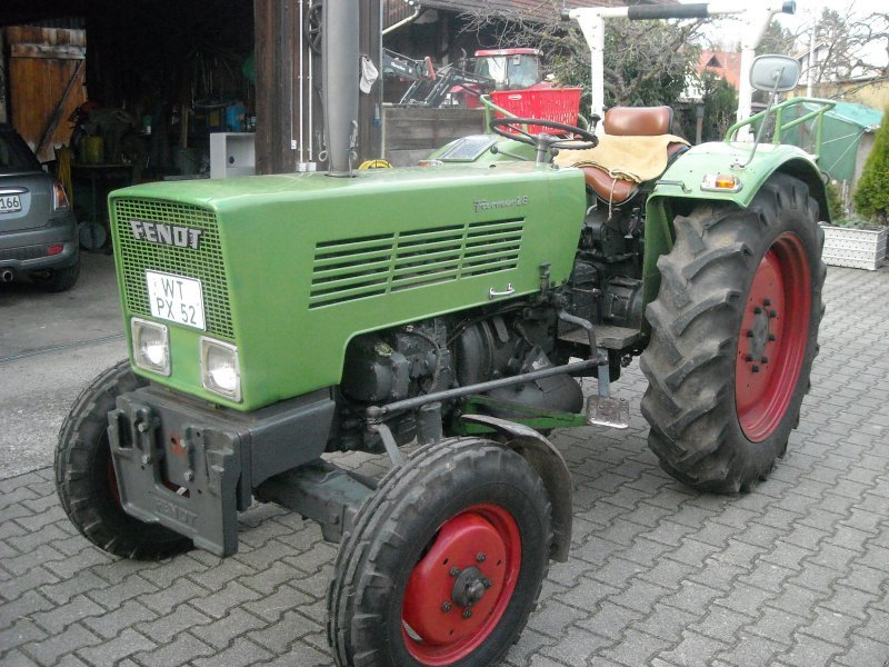 Fendt Farmer 2DE Traktor - technikboerse.com