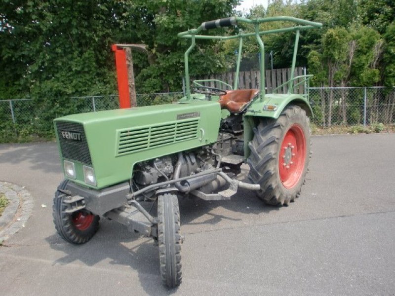 Fendt Farmer 2DE Traktor - technikboerse.com