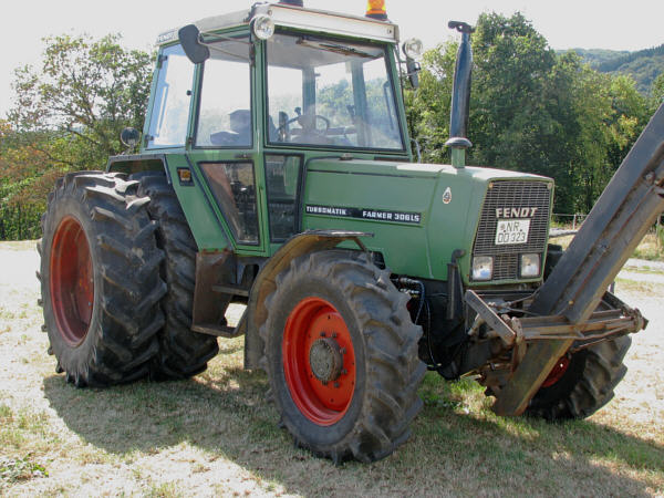 Fahrzeugseiten.de - Traktoren - Fendt Farmer 306LS und LSA