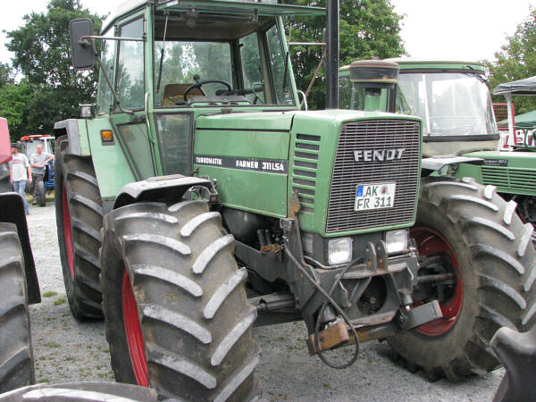Fahrzeugseiten.de - Traktoren - Fendt Farmer 311LS und 311LSA