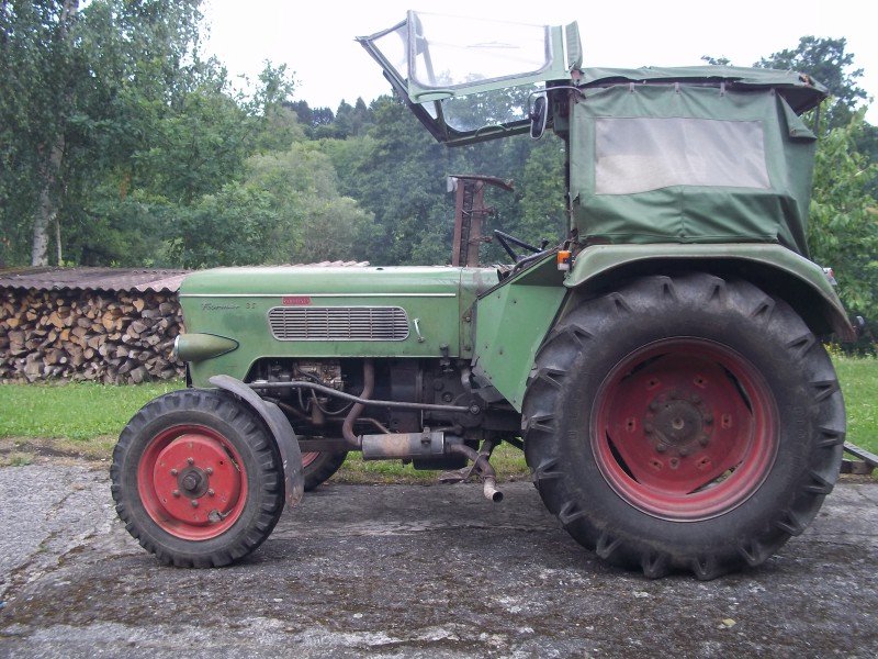 Fendt Farmer 3S Traktor - technikboerse.com
