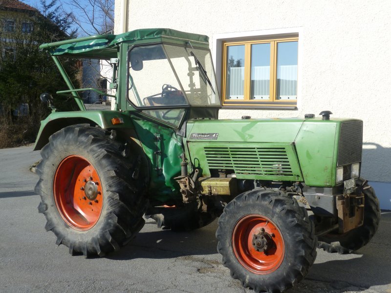 Traktor Fendt Farmer 4S Allrad - technikboerse.com