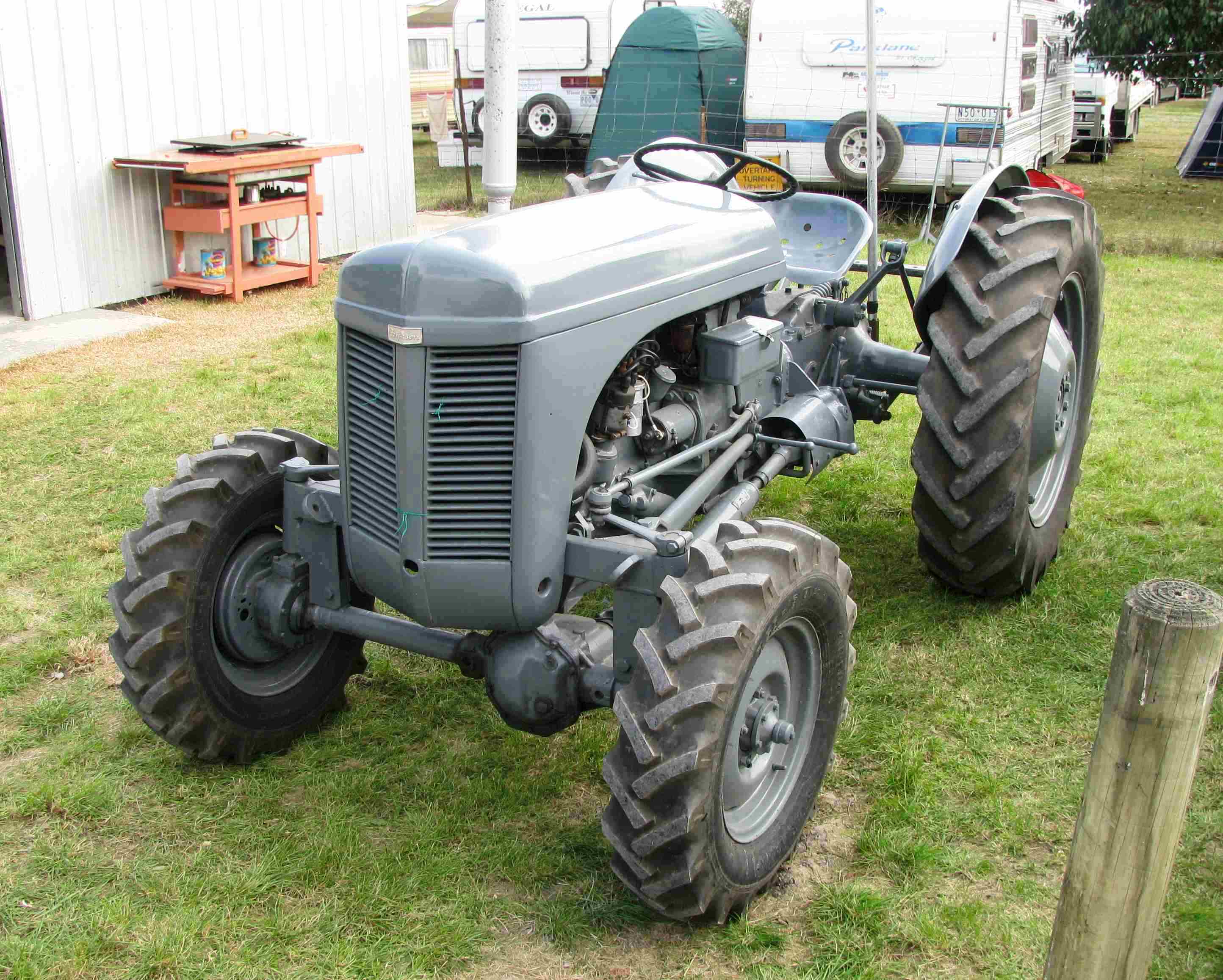Ferguson tractor 4x4.jpg 17-Oct-2011 07:19 391k