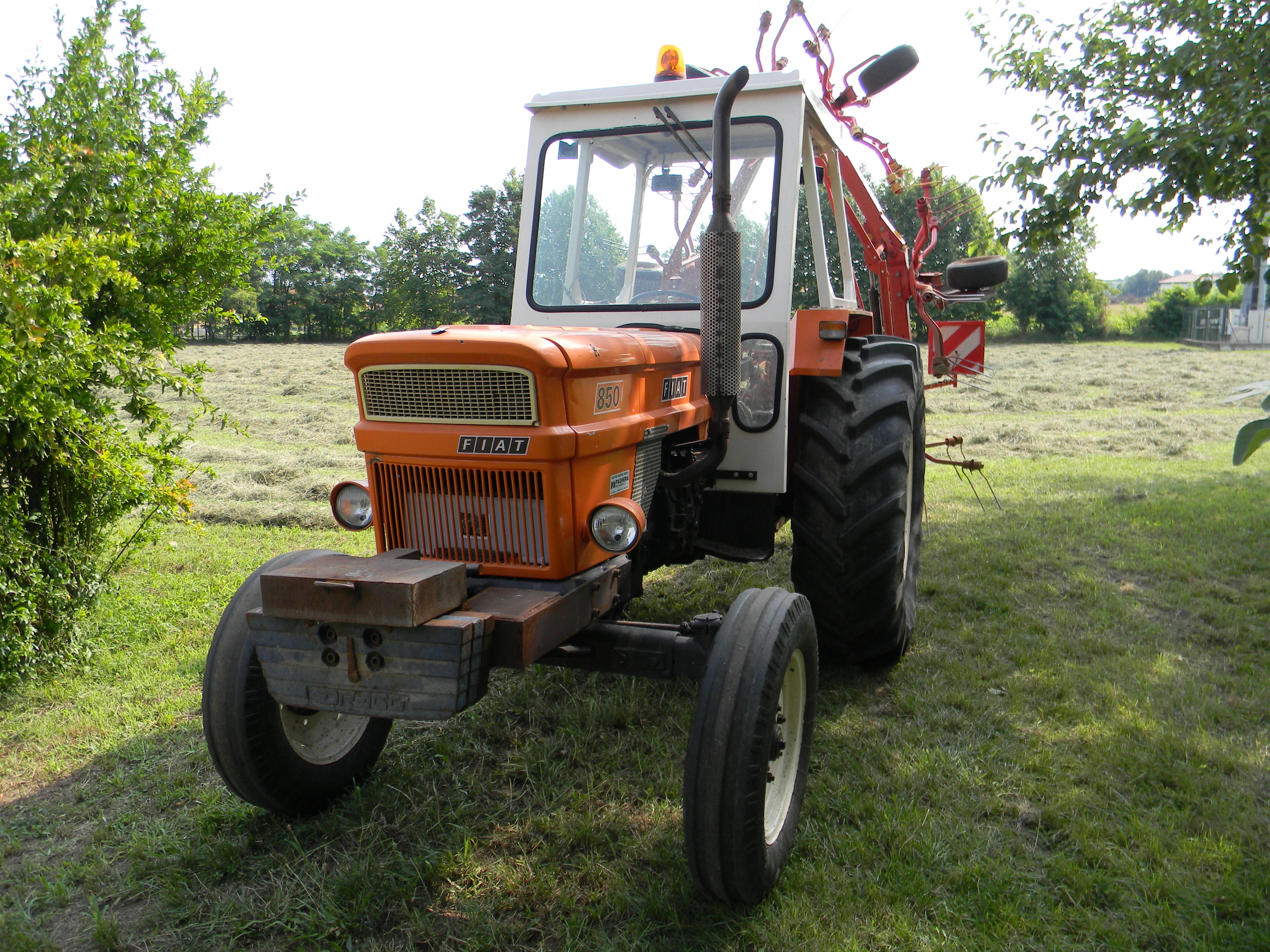 File:Fiat tractor 850.JPG - Wikimedia Commons