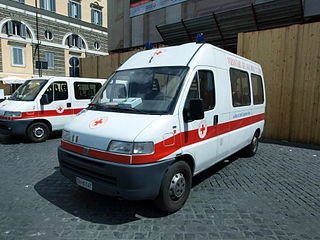 File:Fiat 250 Ambulance in Rome pic2.JPG - Wikimedia Commons