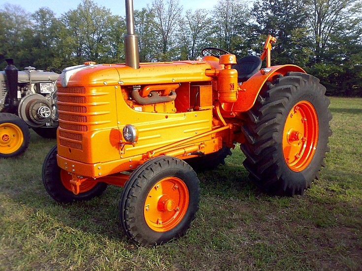 Tractor Photos - Preserved Fiat 80R